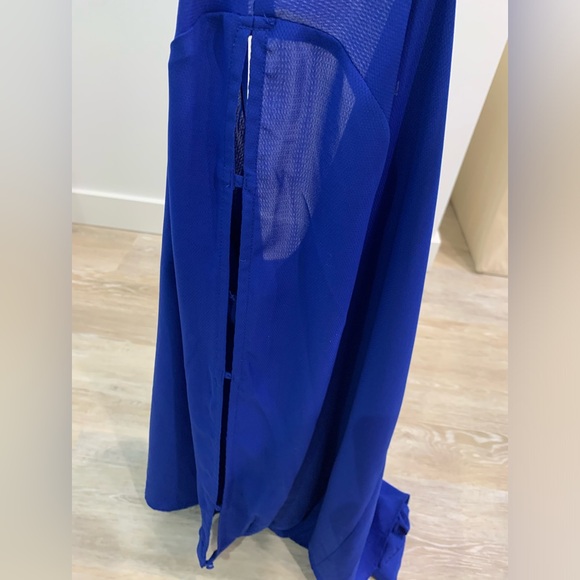 Cleo - Blue Tunic Blouse with cut outs on sleeves. Size Medium. - Picture 4 of 7